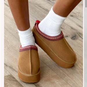 BRAND NEW! TALULAH Tan Platform Slides - Size 9 (Fits like 8/8.5)